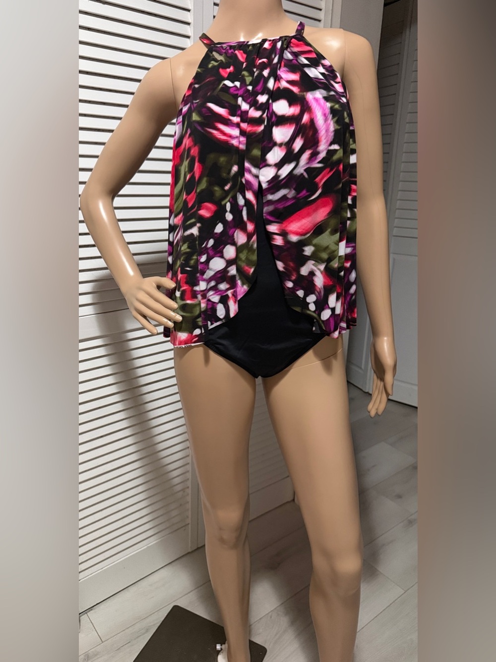 NWT Magicsuit Aubrey Flyaway One Piece Swimsuit Size 8 Tummy Control Floral